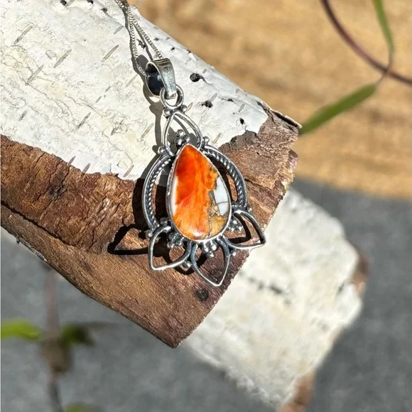 Spiny Oyster Necklace - Picture 6 of 16